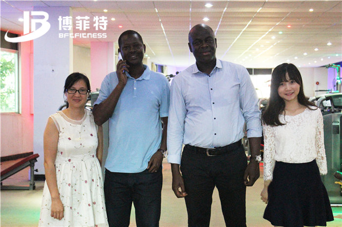 塞内加尔客户来中国进口草莓直播在线观看免费播放高清的健身器材