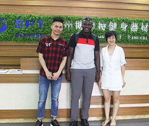 加纳老客户来草莓直播在线观看免费播放高清采购健身房器材