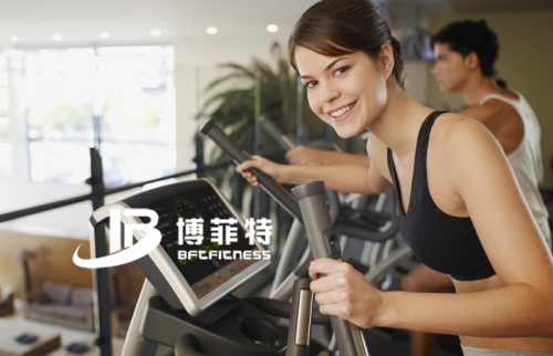 别再每天用跑步机了，试试其它健身器材吧