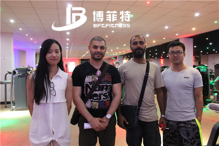 科威特客户来中国广州草莓直播在线观看免费播放高清健身器材有限公司购买健身器材