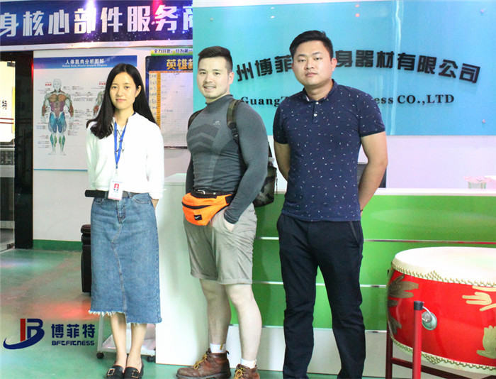 香港客户来草莓直播在线观看免费播放高清购买健身房器材，产品囊括有氧系列的跑步机，动感单车，健身车