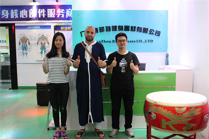 阿尔及利亚客户来中国广州草莓直播在线观看免费播放高清健身器材有限公司为他们的健身房采购污草莓视频下载