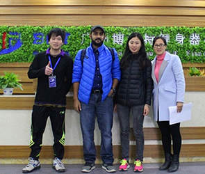 巴基斯坦客户来中国采购草莓直播在线观看免费播放高清健身房商用器材