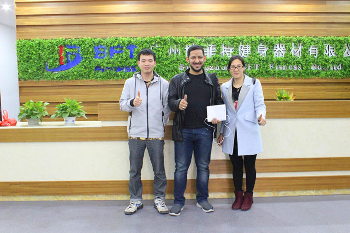 草莓直播在线观看免费播放高清商用健身房器材从中国出口到巴林