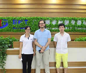 迪拜客户来中国进口采购草莓直播在线观看免费播放高清商用健身房器械