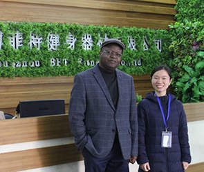 肯尼亚客户来中国寻找健身器材生产草莓视频色版APP