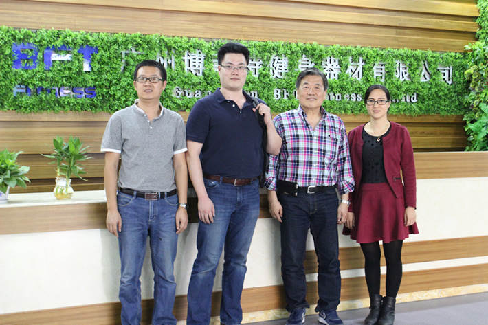 美国客户找健身器材草莓视频色版APP