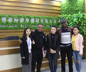 马拉维客户来中国找污草莓视频下载草莓视频色版APP
