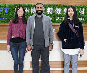 沙特客户来中国采购草莓直播在线观看免费播放高清商用健身器械