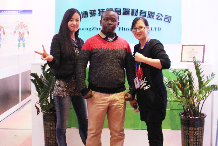 广州草莓直播在线观看免费播放高清健身器材有限公司成交客户合影留念